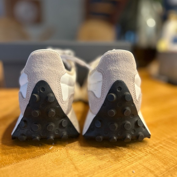 NEW BALANCE 327 Women's Sneakers Shoes White with Black 7.5 - Picture 9 of 14